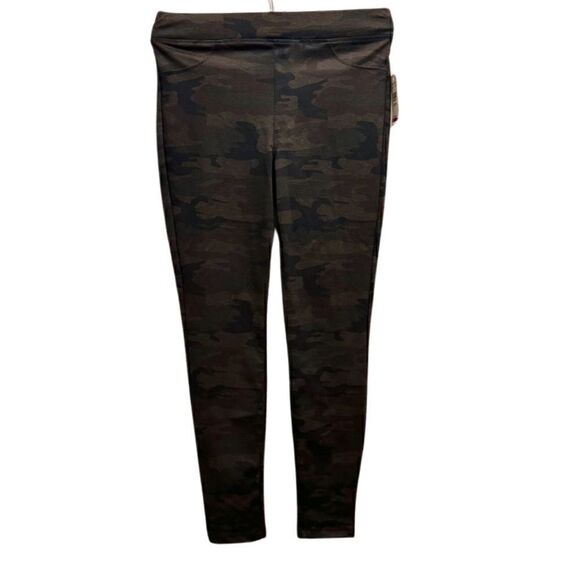 Sanctuary & Runway Ponte Leggings with Functional Pockets in Forest Camo XS - Picture 8 of 13
